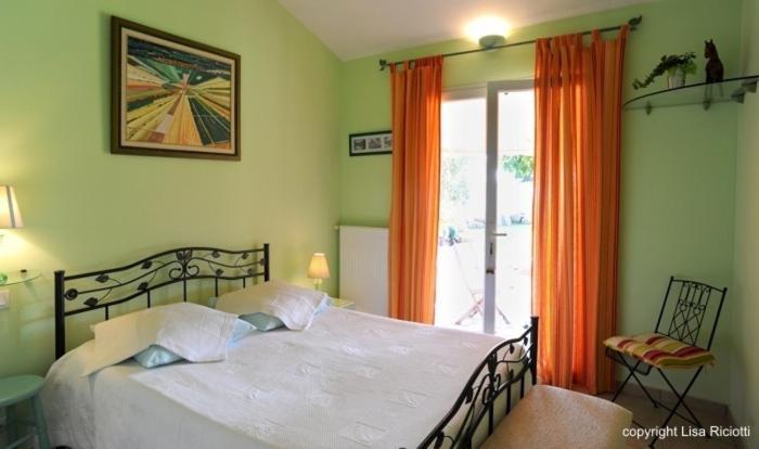 Les Hotes De La Combe Mouis Creissan Номер фото