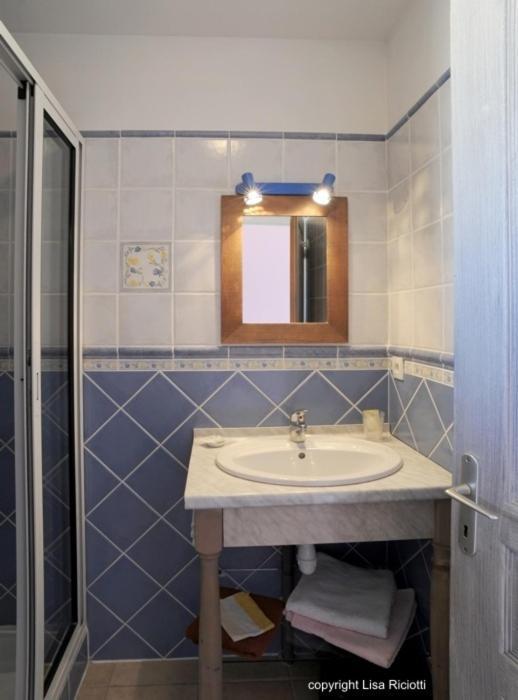 Les Hotes De La Combe Mouis Creissan Номер фото
